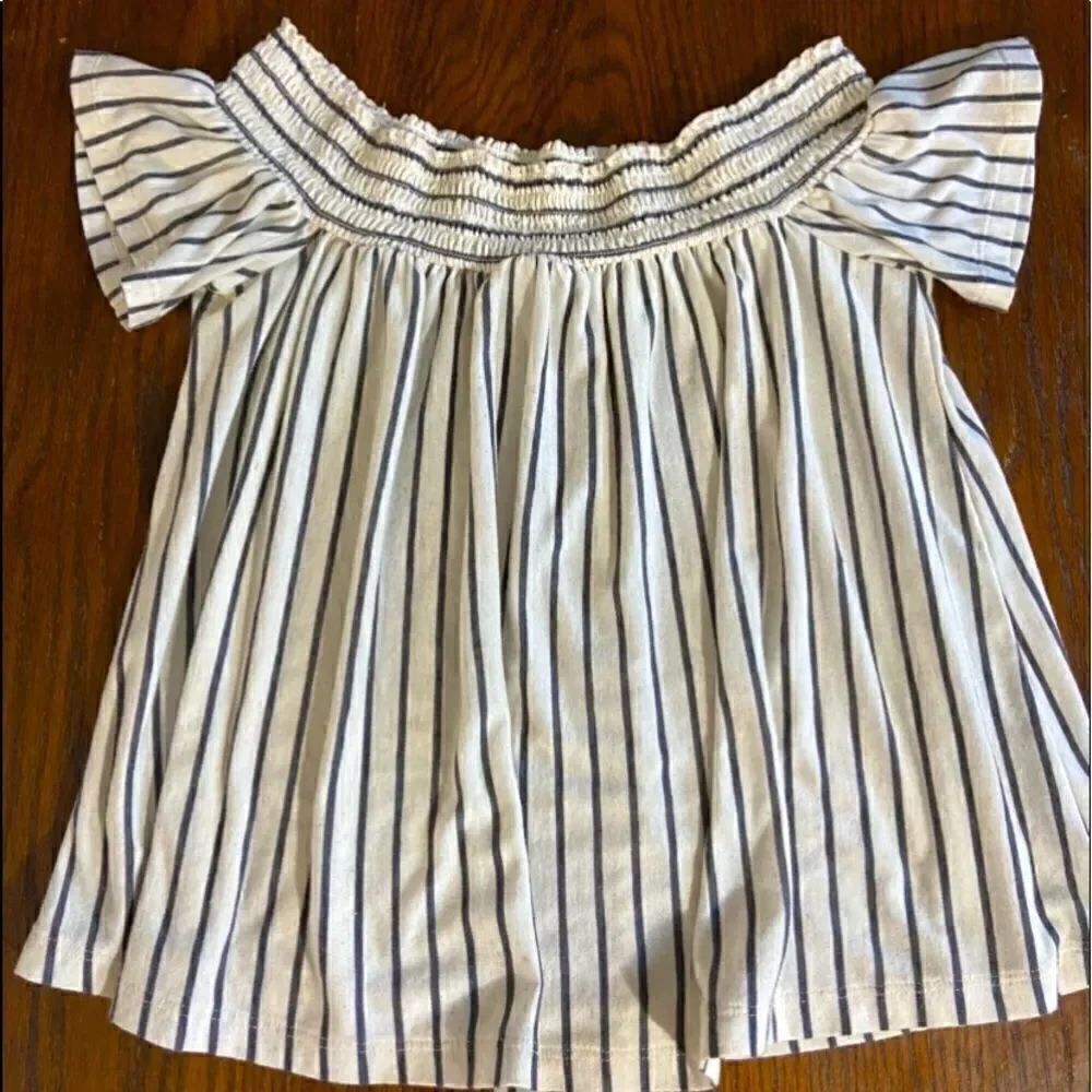 American eagle semi off the shoulder blouse